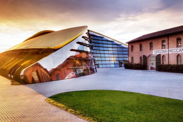 museo-enzo-ferrari-modena_1